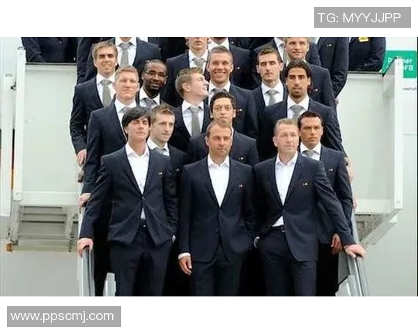 如何绘制帅气足球明星的生动形象与细节技巧分享